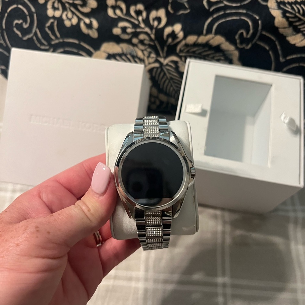 Michael Kors Access Smartwatch – Silver Tone – Includes Box, Charger & Manuals - Picture 3 of 11